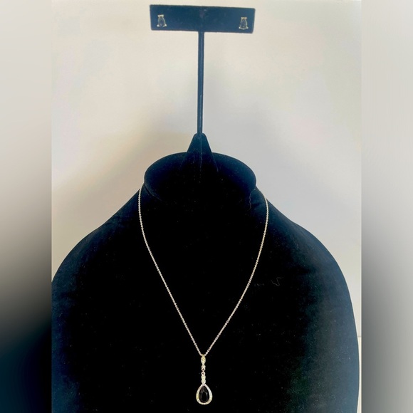 Black teardrop and rhinestone pendant on silver tone Necklace with Earrings - Picture 1 of 5
